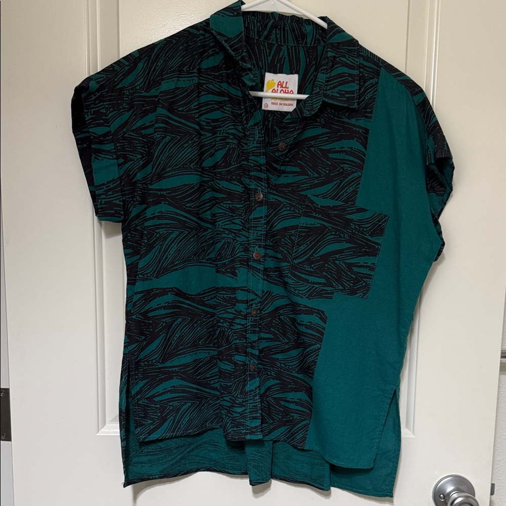 Kealopiko All Aloha Women’s Aloha Shirt XS (Like New)